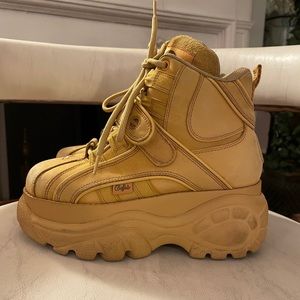 Buffalo London Platform Boots